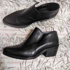 Intentionally blank black leather ankle boots sz 7  But Fits Smaller